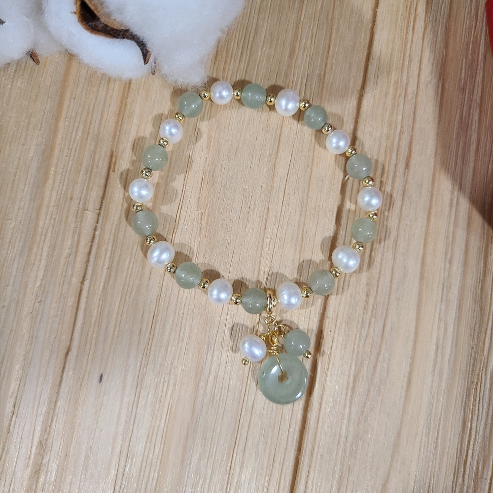 💚💚HOST PICK💚💚 STUNNING!! Jade and Freshwater Pearl Bracelet with GOLD Beadin - Picture 14 of 16